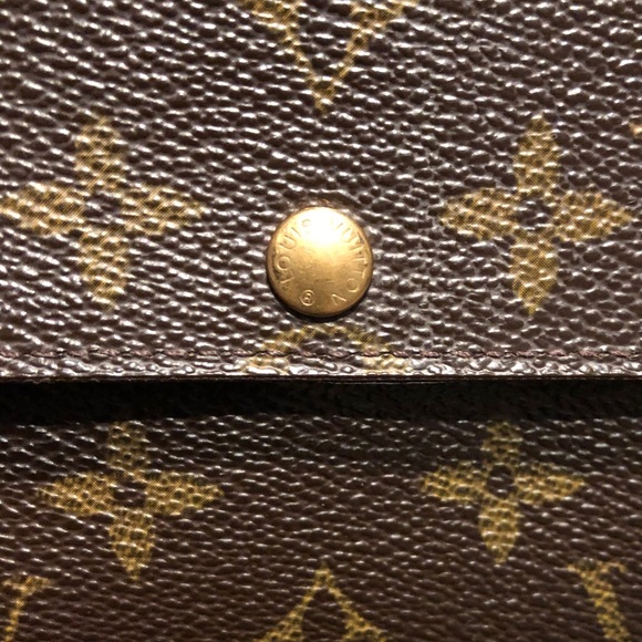 🌟🌟💯Authentic LV Sarah Wallet🌟🌟 - Picture 5 of 14